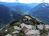 La dorsale tra Val Cairasca e Val Divedro , in basso verso Varzo....
